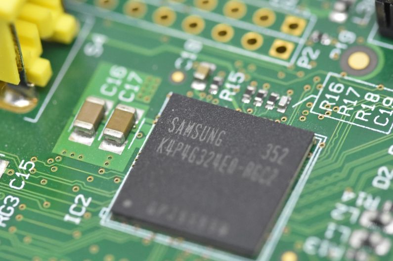 杭州合适的erp产品价格是多少钱 杭州企业ERP系统应用案例解析：价格趋势、市场洞察与性价比分析